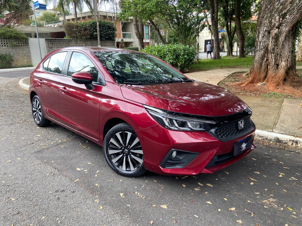 HONDA CITY EX: ainda existe espaço para os&nbsp;hatchbacks